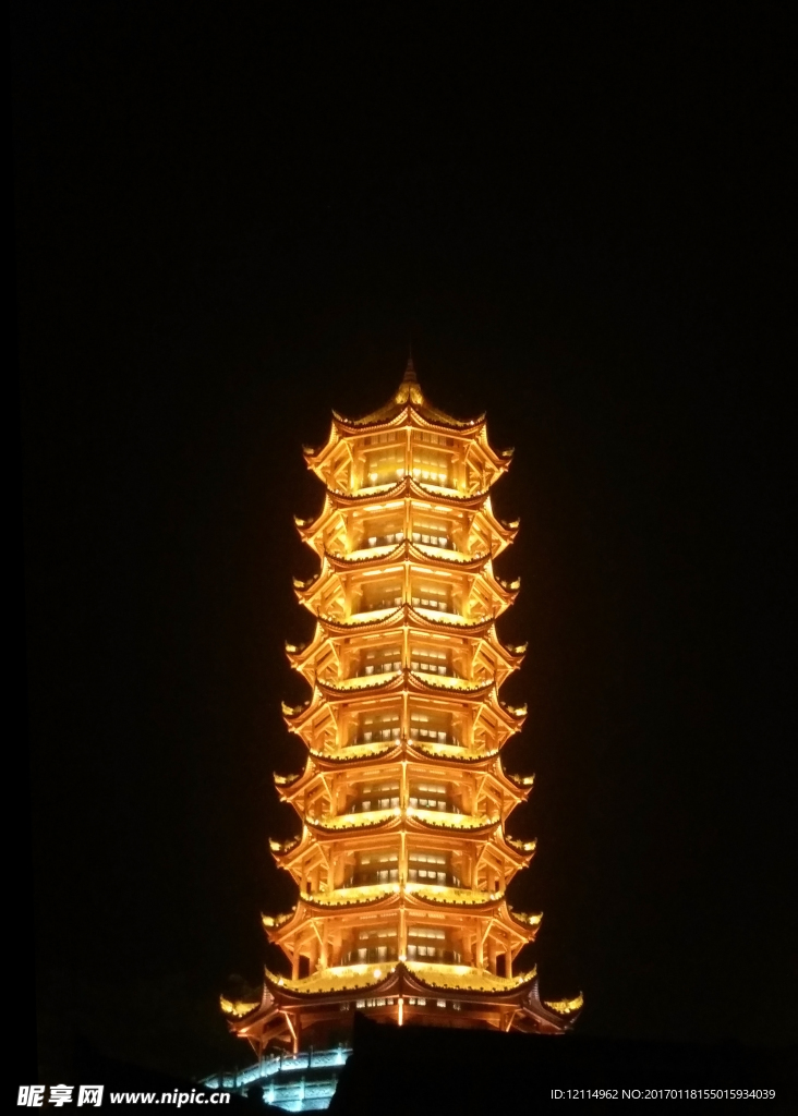黑夜中的塔