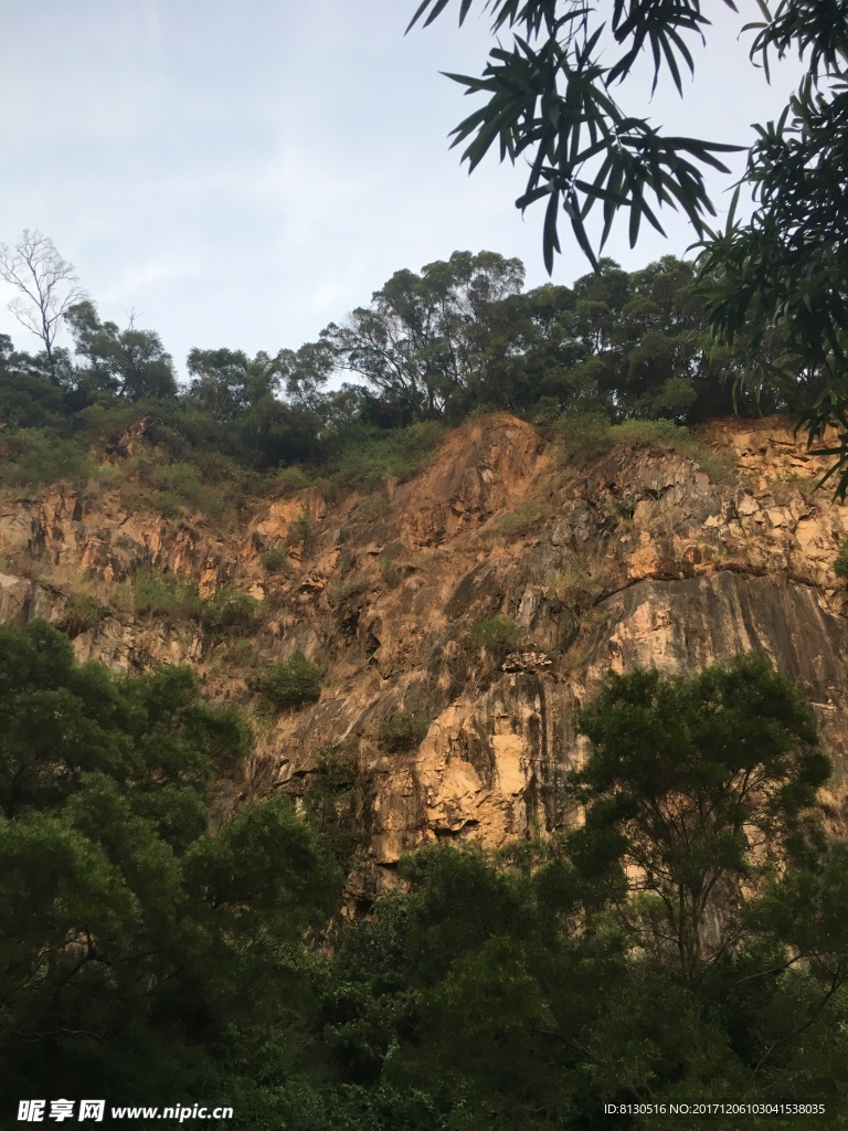 名山石壁