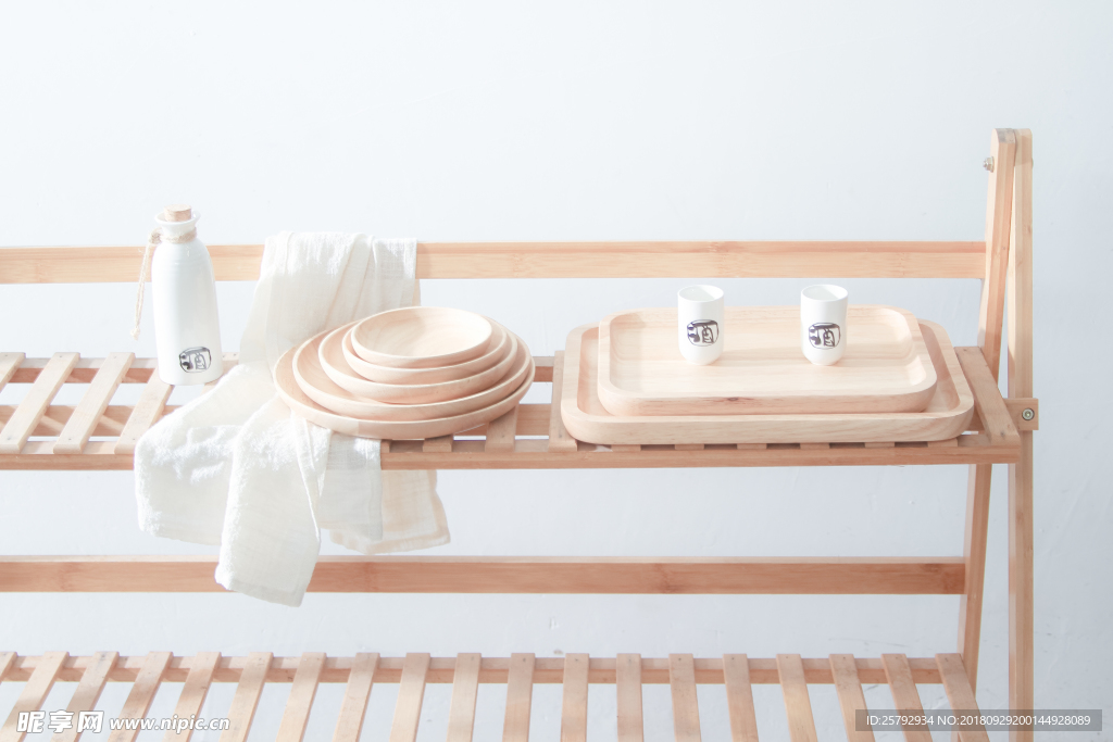 MUJI风夏天阳光下的置物架