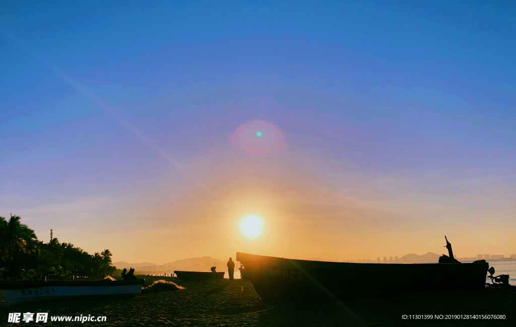 三亚亚龙湾清晨海边