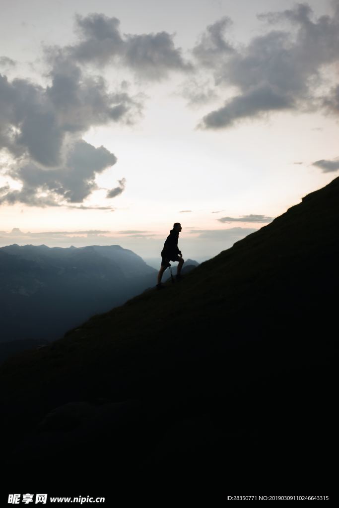 爬山