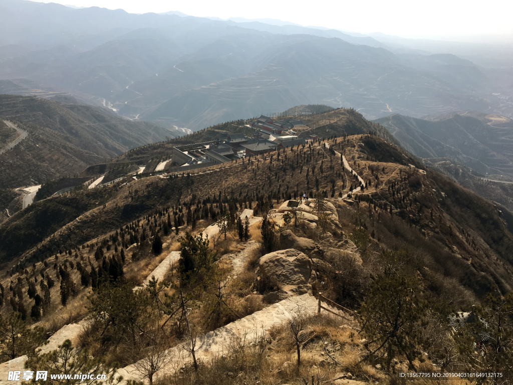 山脉风景图