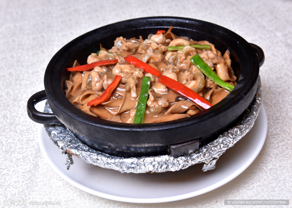 石锅杏鲍菇鳄鱼肉