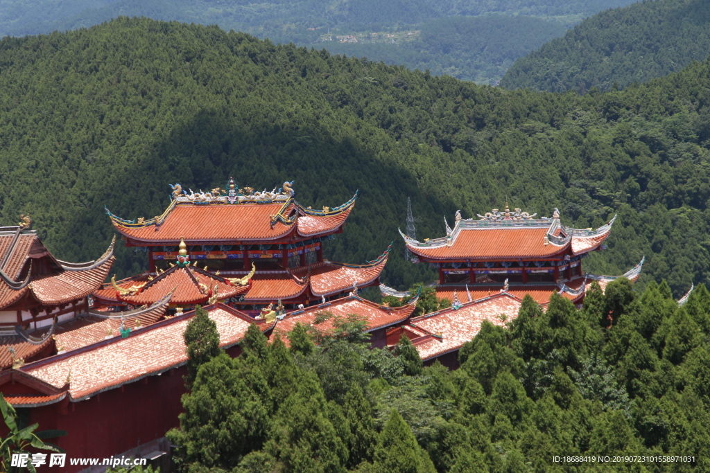 山顶寺庙建筑