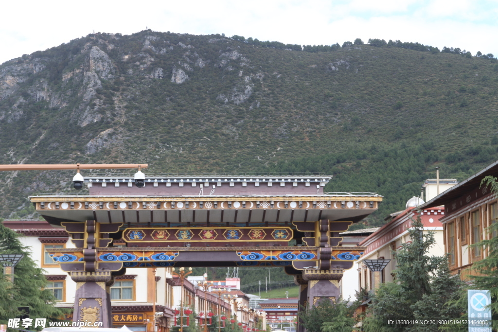 迪庆龟山公园大门