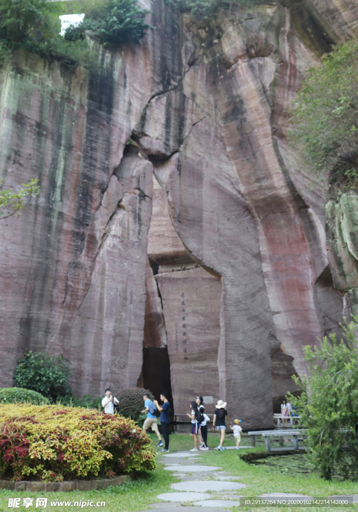 莲花山石岩