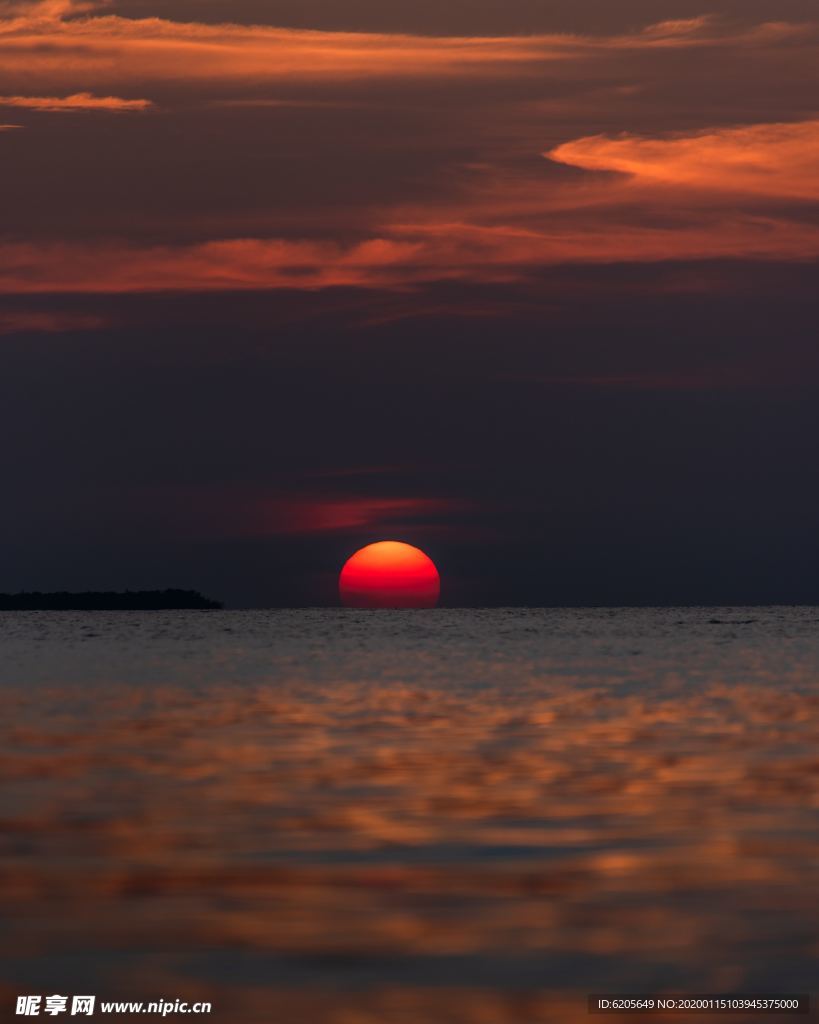 夕阳太阳升起海面落日