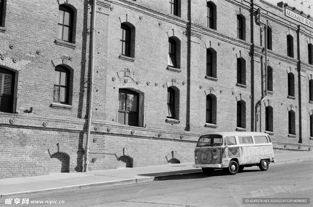 罗马街头的巴士