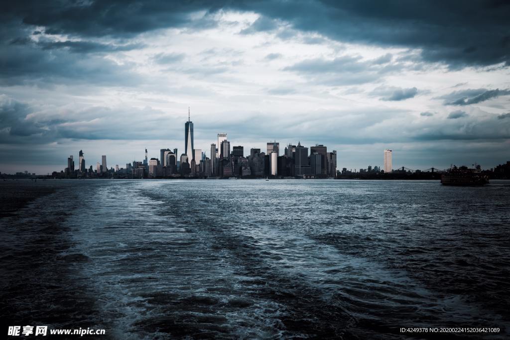 天空下的纽约