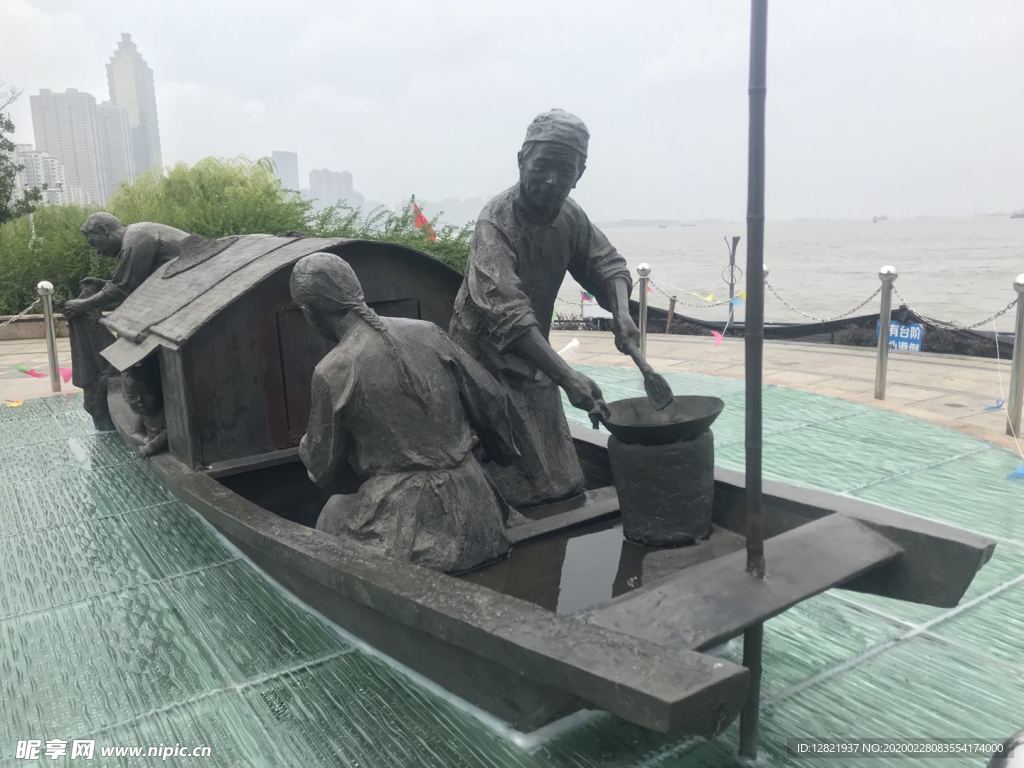划船雕塑