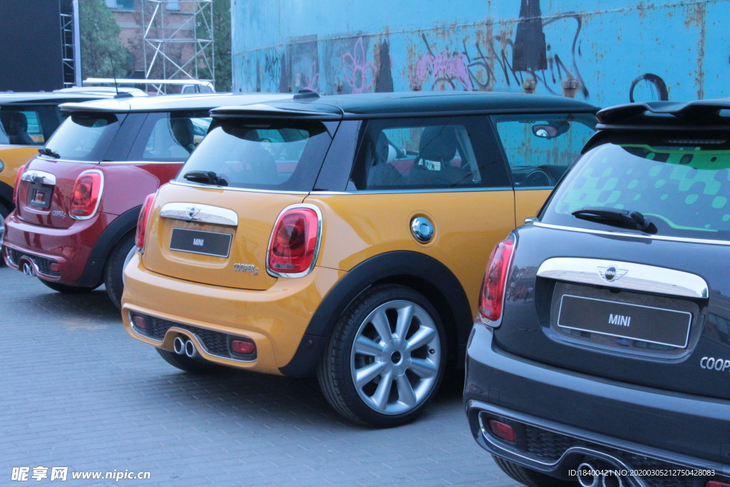 汽车 车位 mini  宝马
