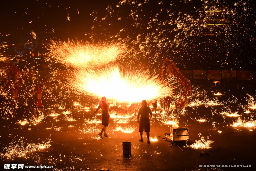 火树银花不夜天