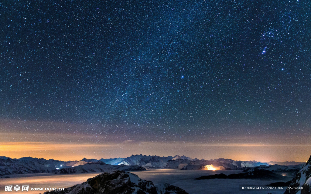 夜晚星空雪山