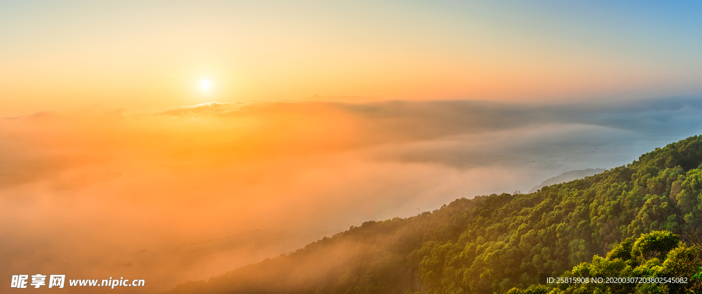 火烧云旭辉云霞图片