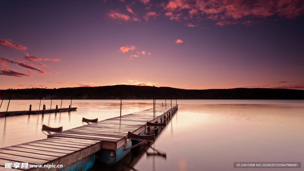 火烧云旭辉云霞图片