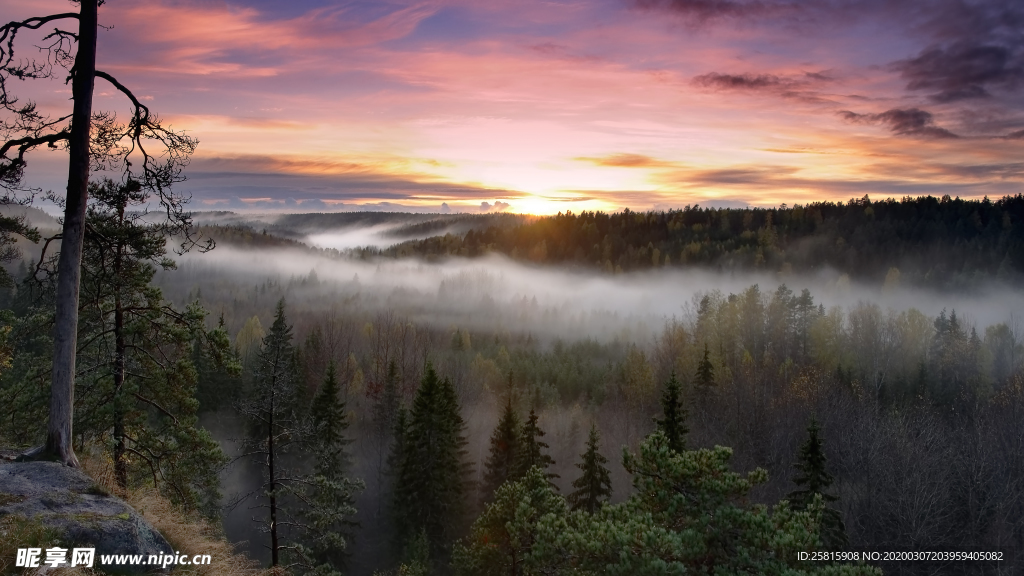 火烧云旭辉云霞图片