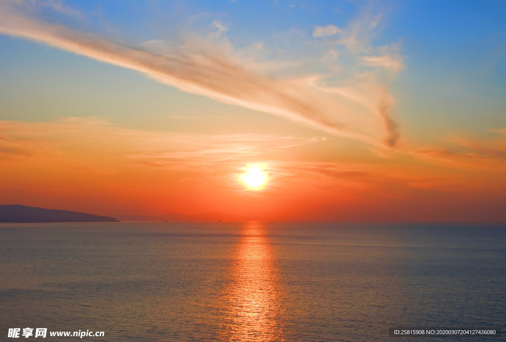 火烧云旭辉云霞图片