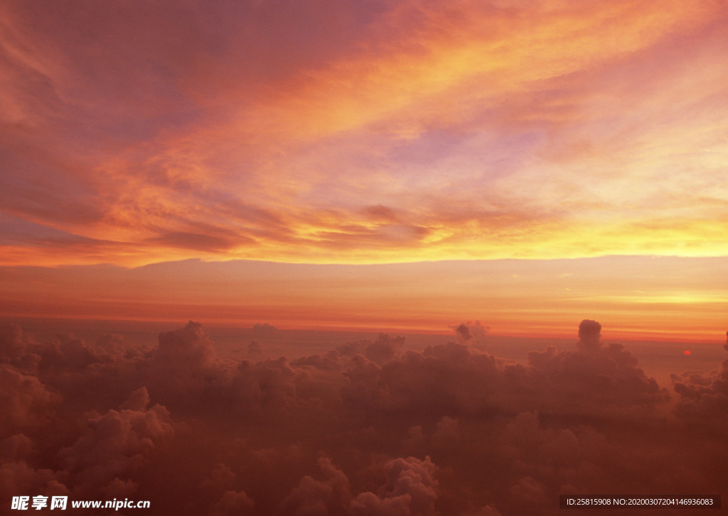火烧云旭辉云霞图片