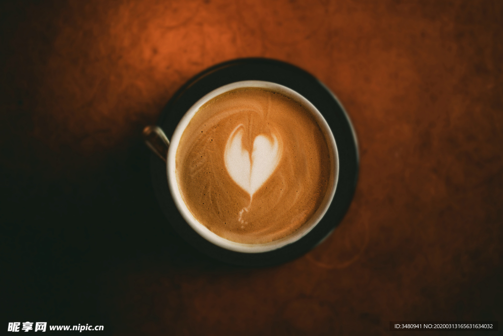 黑色咖啡杯俯视图