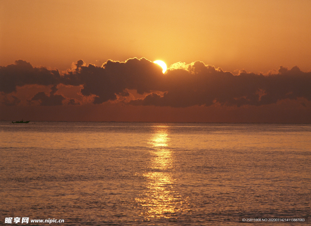 沙滩海滩晚霞图片