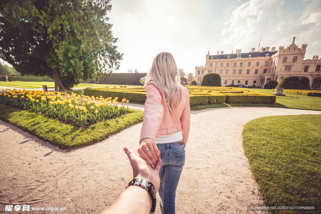 握手牵手礼仪沟通行为图片
