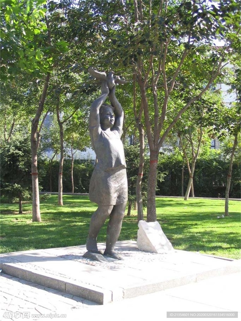 和平少女雕塑