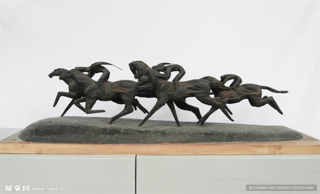 赛马雕塑