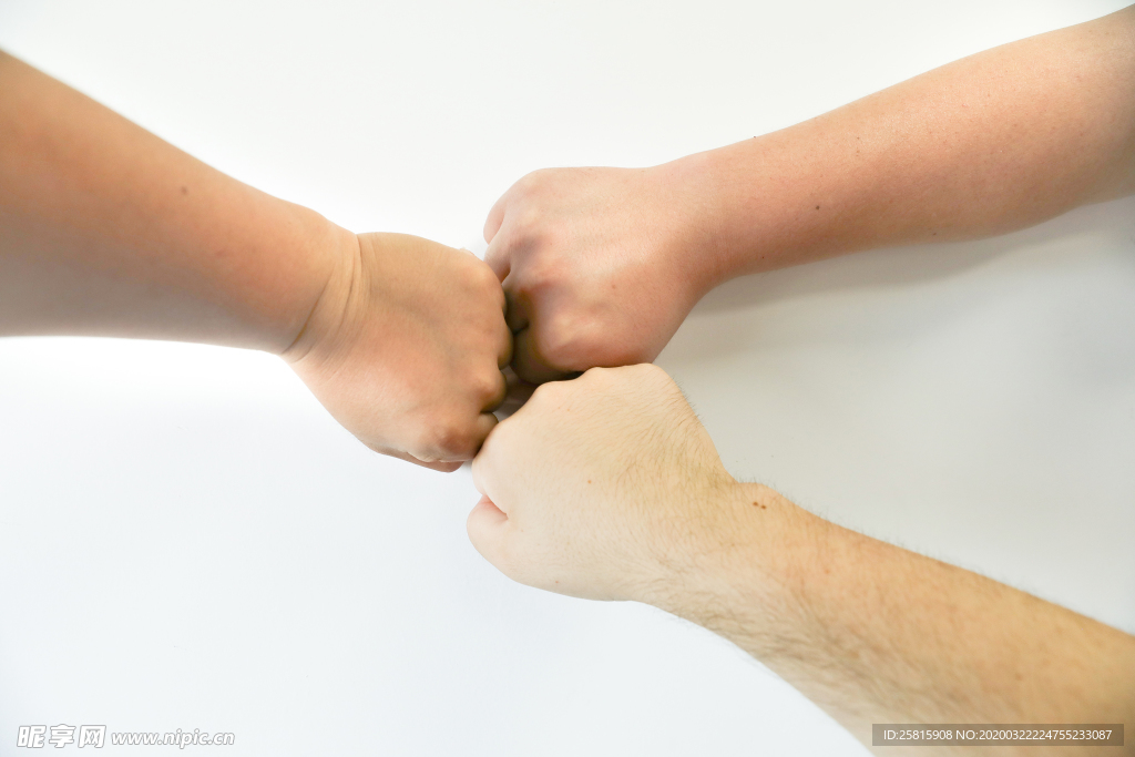 握手鼓掌抱拳礼仪行为图片