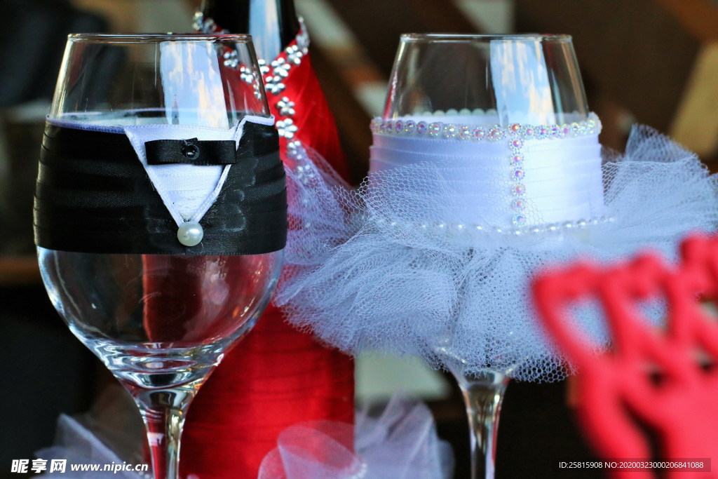 酒杯酒瓶水杯图片