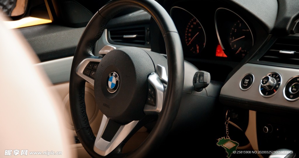 方向盘仪表盘高清图片