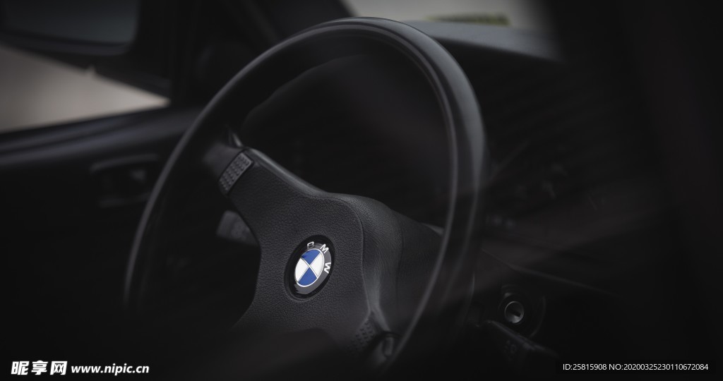 方向盘仪表盘高清图片