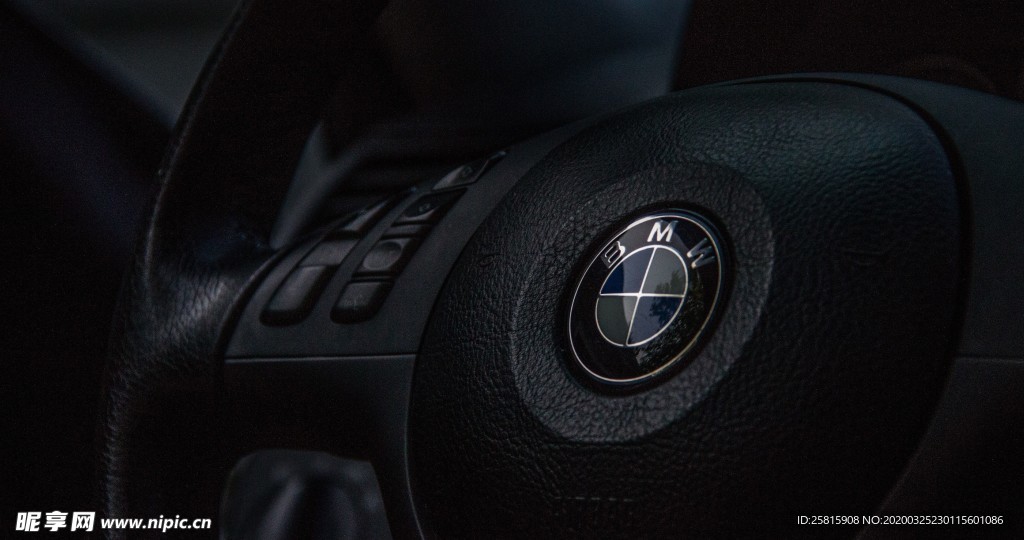 方向盘仪表盘高清图片