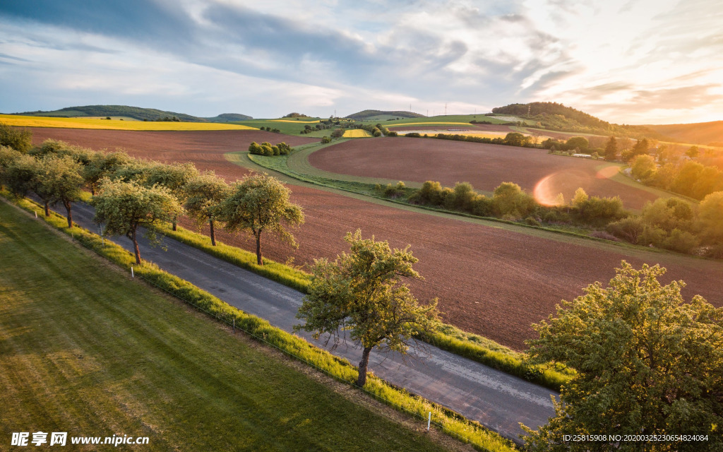 公路山路小径小道图片