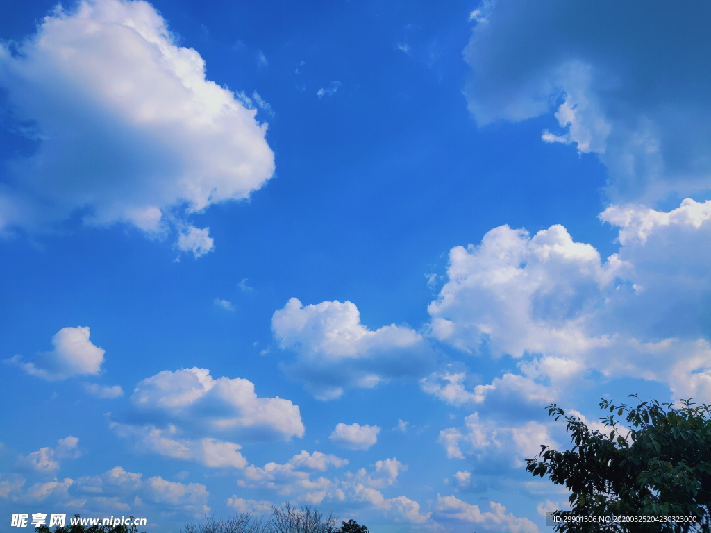 蓝天白云
