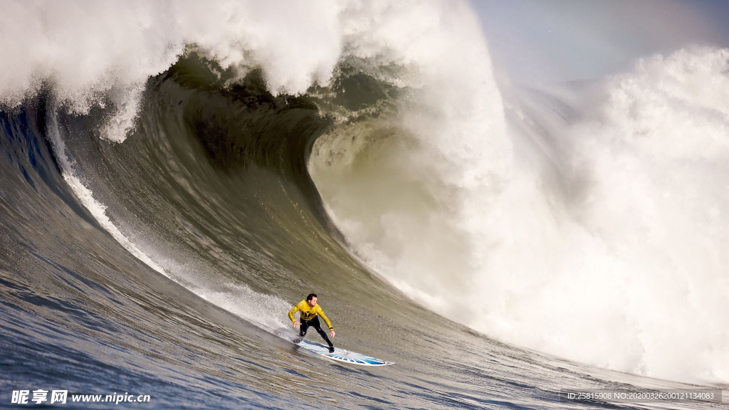冲浪海上运动图片
