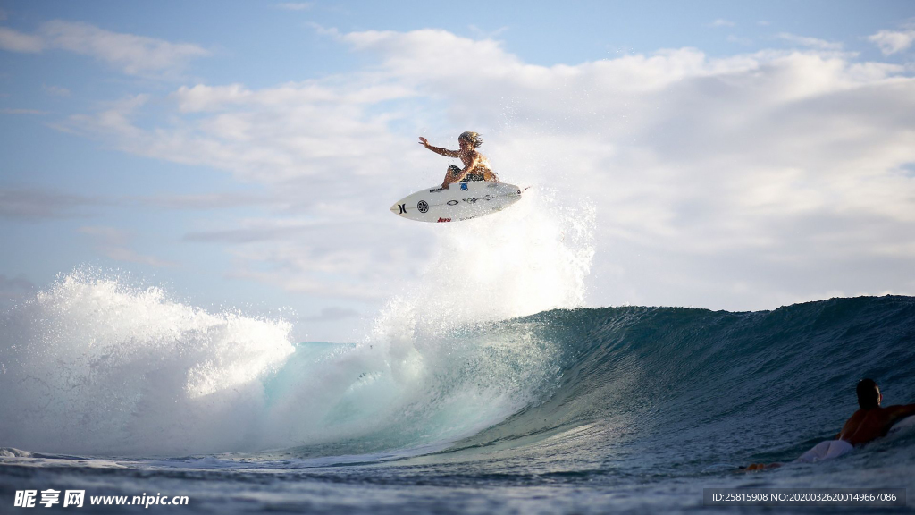 冲浪海上运动图片