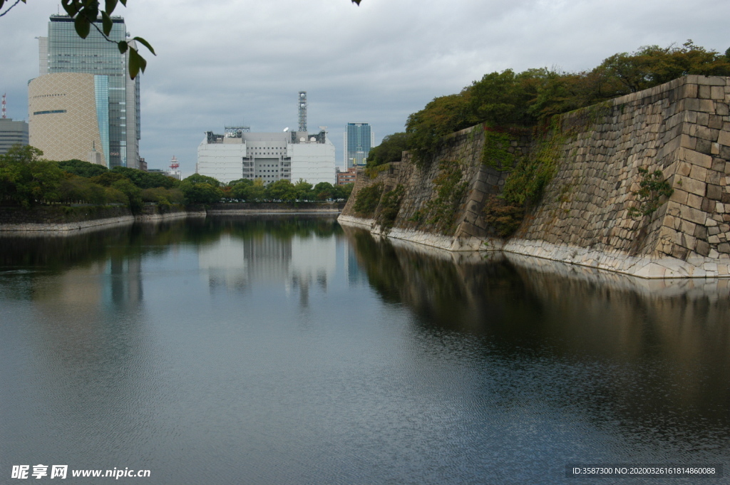 日本古城护城河