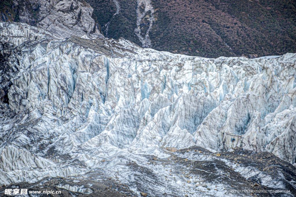 断层的冰川