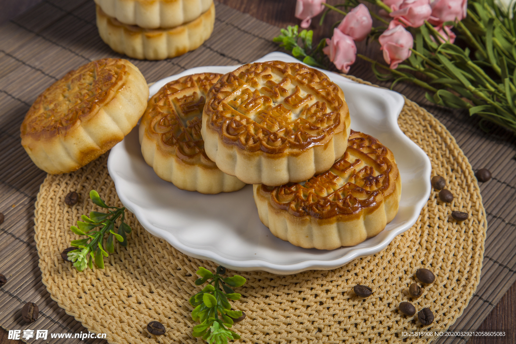 月饼中秋礼盒点心图片