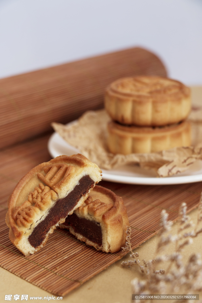 月饼中秋礼盒点心图片