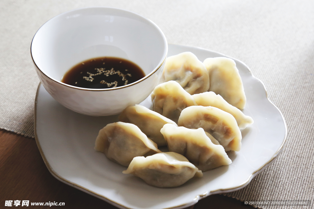 饺子锅贴馄饨图片