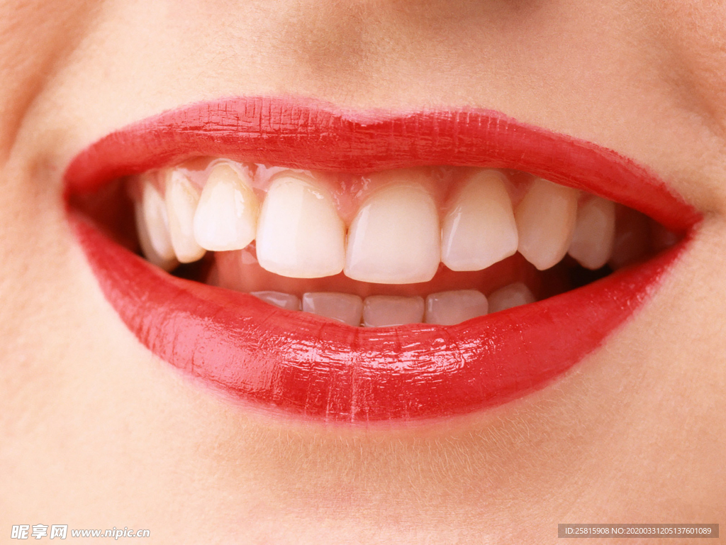 嘴唇接吻唇角口红图片