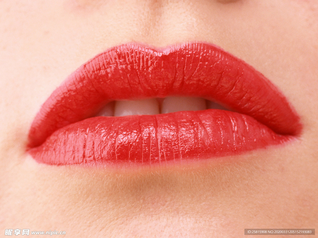 嘴唇接吻唇角口红图片