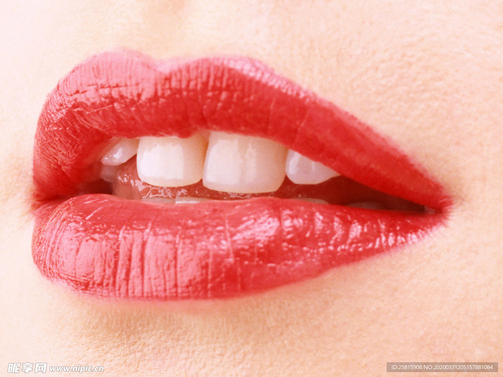 嘴唇接吻唇角口红图片