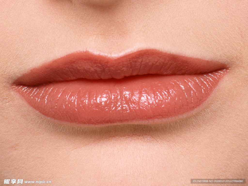 嘴唇接吻唇角口红图片