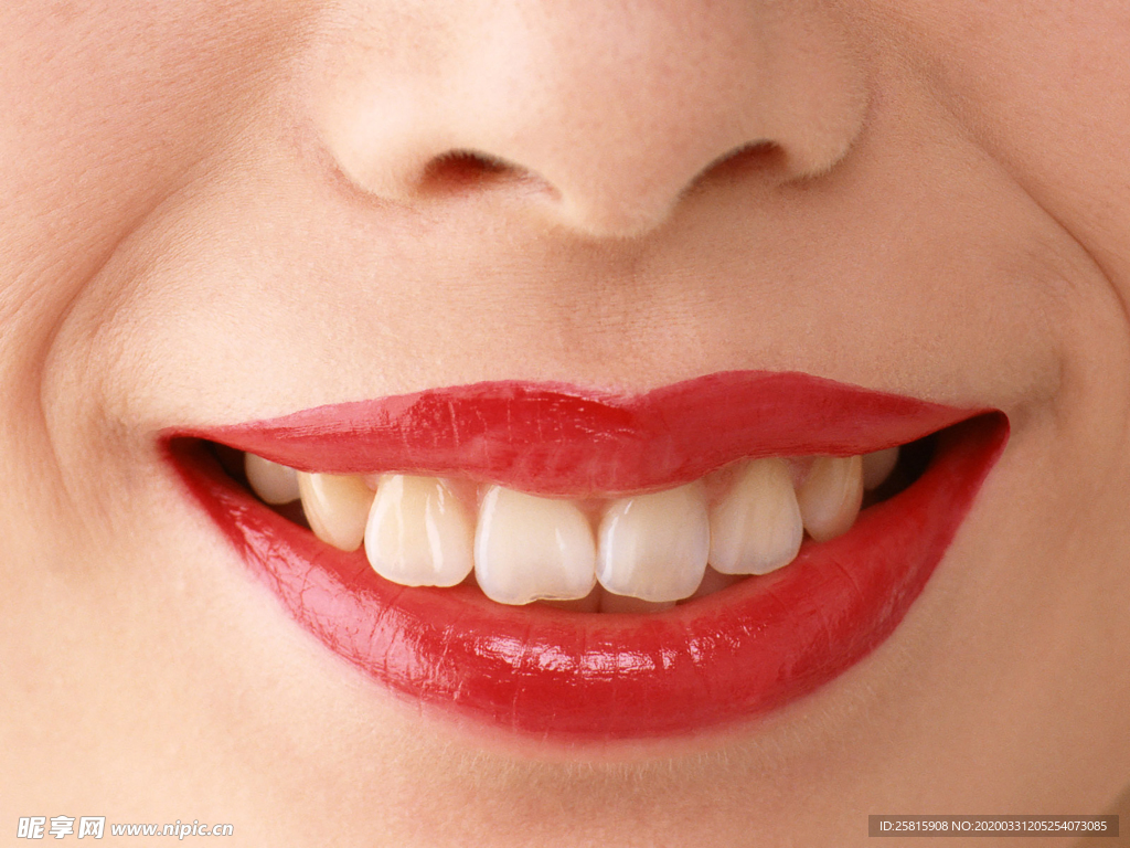 嘴唇接吻唇角口红图片