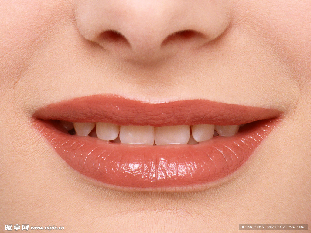 嘴唇接吻唇角口红图片