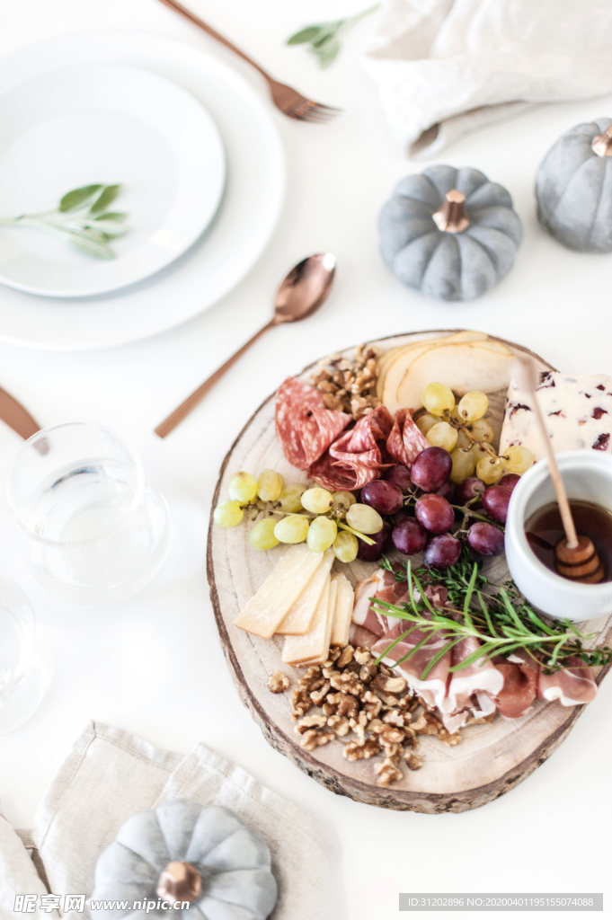 高级西餐厅西式水果沙拉摆盘桌布