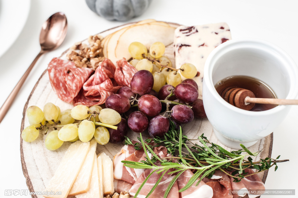 高级西餐厅西式水果沙拉摆盘桌布