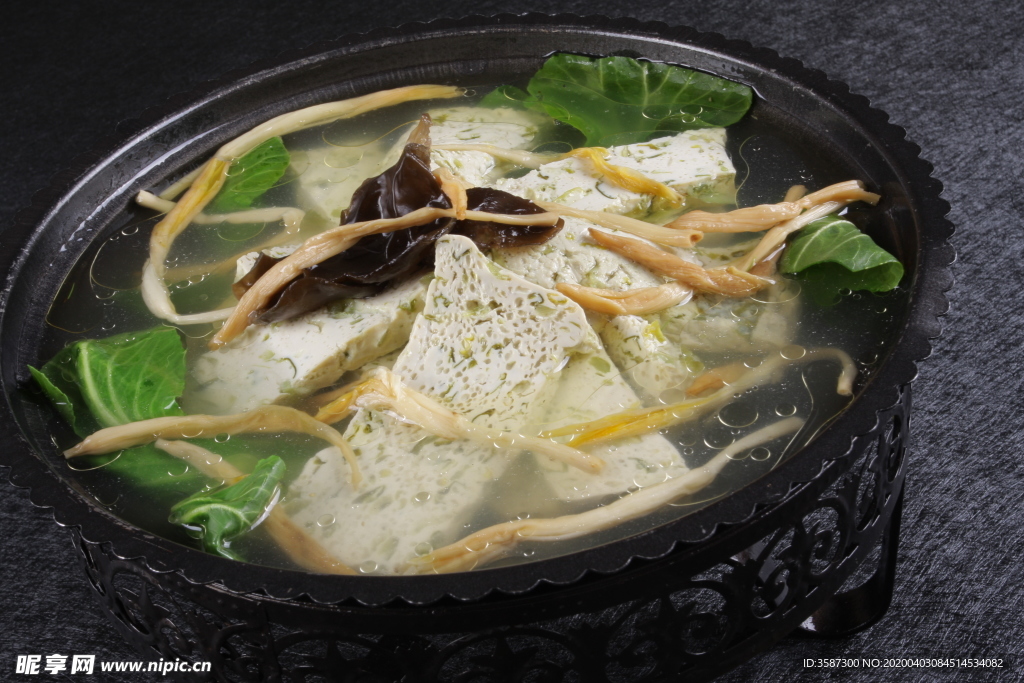 农家菜豆腐汤